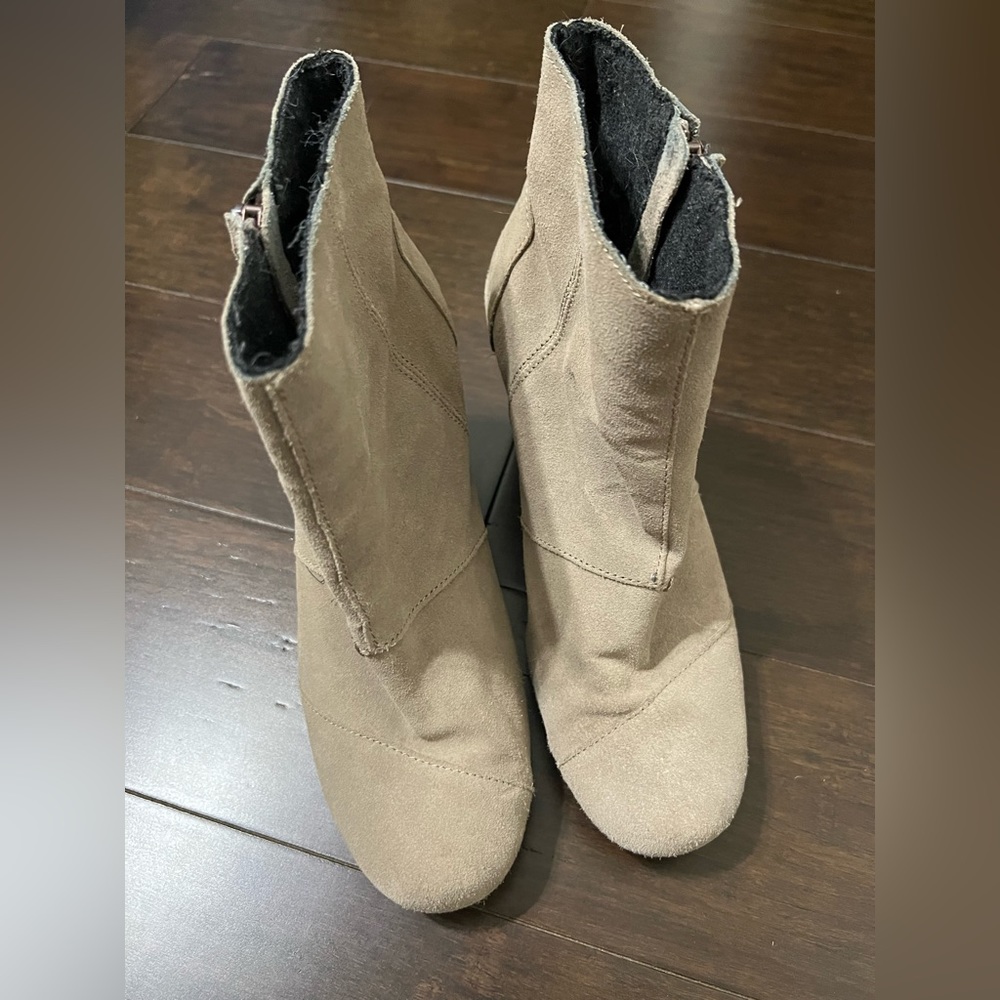 Toms Tan Ankle Boots - Picture 5 of 10